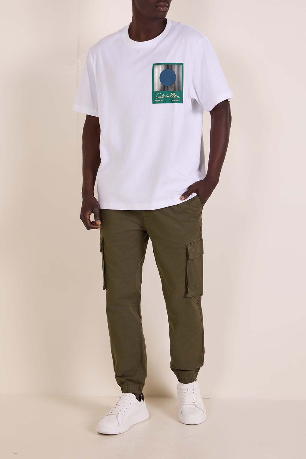 מכנסי קרגו בגזרת סקיני